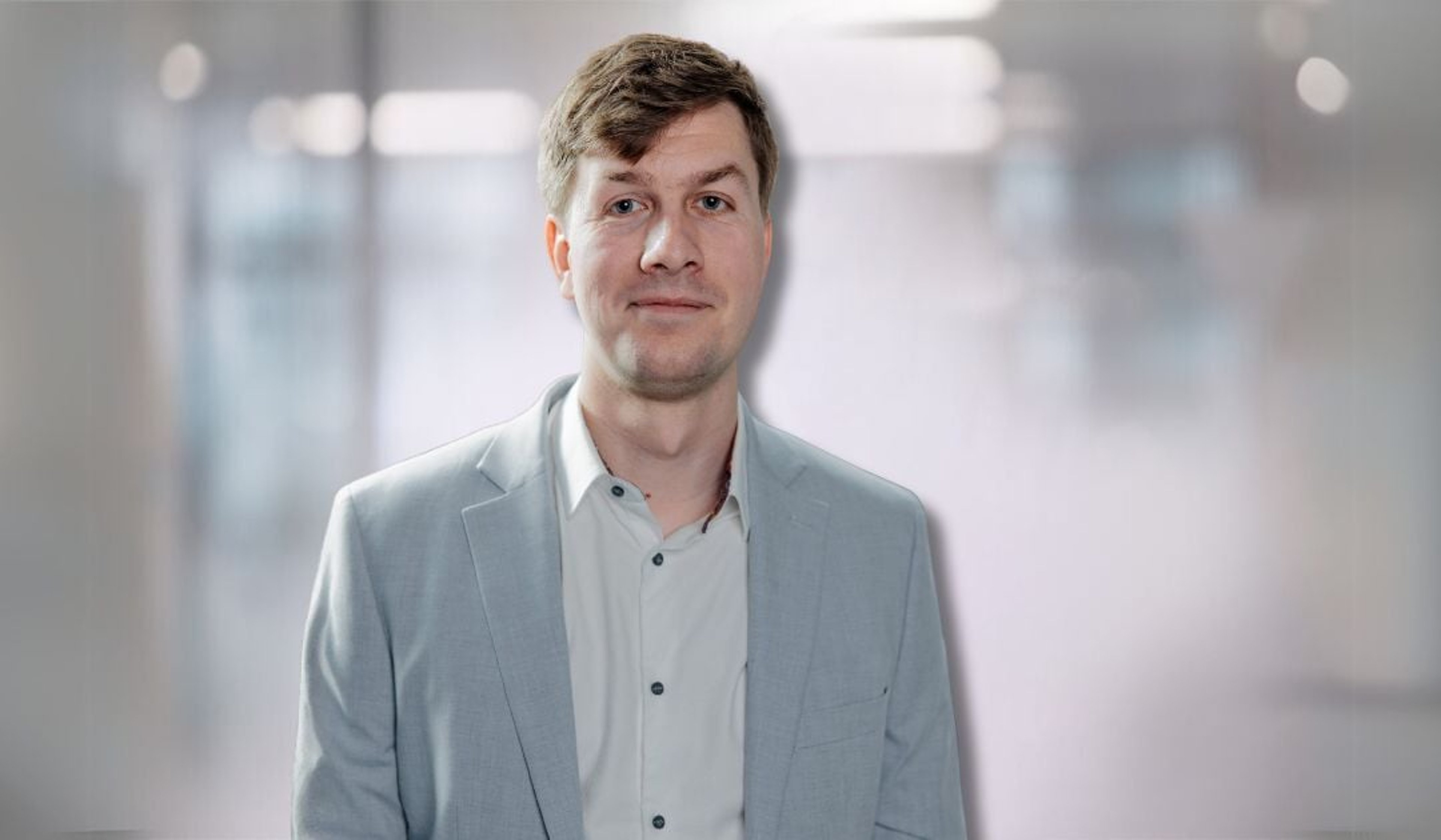 A headshot of Mike Williams