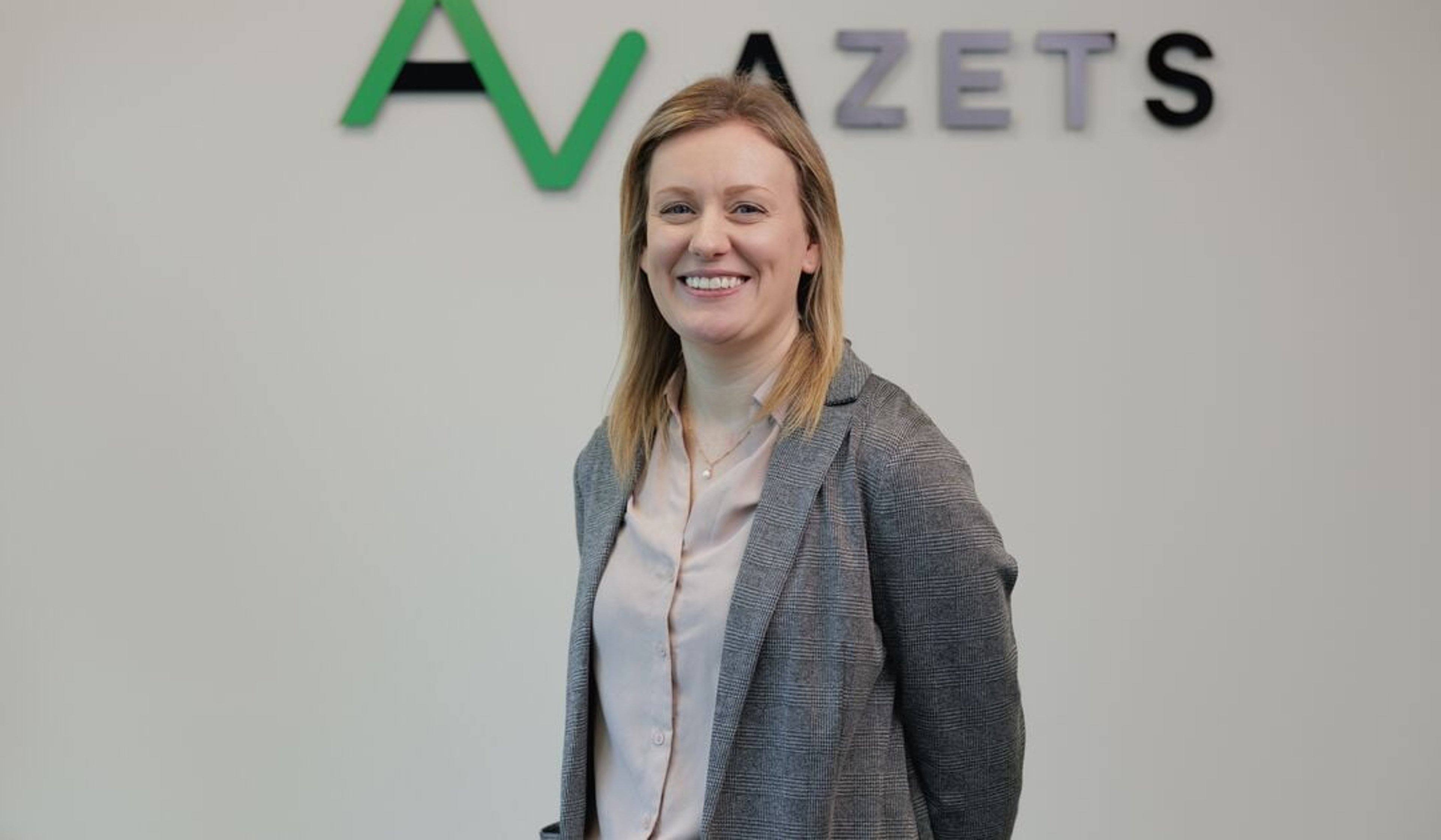 A headshot of Becky Dawson